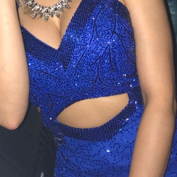 Glamorous Cobalt Blue Gown 🤩💎 - Picture 5 of 5